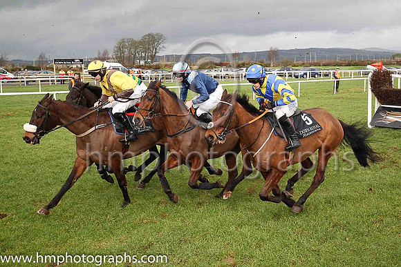 05th Summer Storm and B Hayes ( 5 , yellow, royal blue chevron ) Trainer - J J Hanlon , Owner - Chancers Syndicate