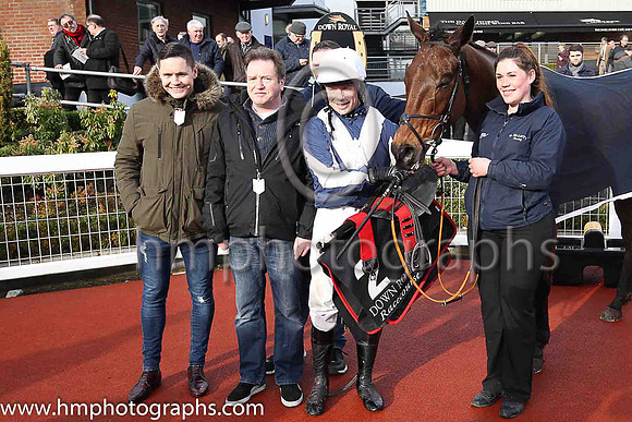 01st Holeinthewall Bar and D F O?Regan ( 2 , dark blue, white chevron ) Trainer - G Elliott , Owner - Blended Syndicate