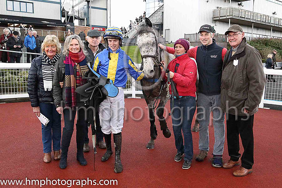 01st Indy Island and J J Slevin ( 11 , royal blue, yellow panel ) Trainer - S R B Crawford , Owner - John Gilmour