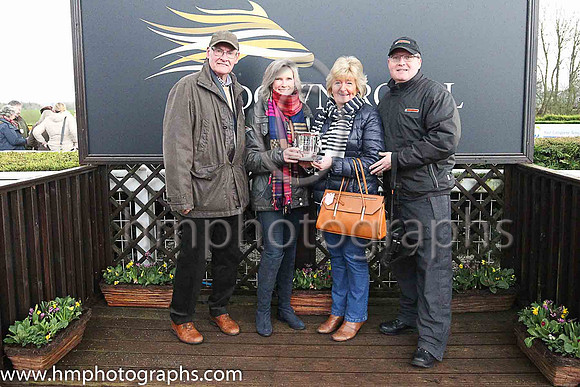 01st Indy Island and J J Slevin ( 11 , royal blue, yellow panel ) Trainer - S R B Crawford , Owner - John Gilmour