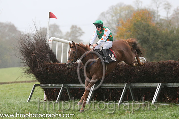 05 Nells apache and R James - - 05th (14 ,white and dark green halvd ) Trainer - Donnchadh Doyle