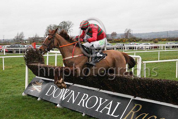 01st Maple Mons and Mr D G Lavery ( 4 , green and red chevrons ) Trainer - D M Christie , Owner - D M Christie