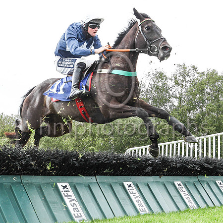 06th Arctic Sofia   ( 11 , dark blue, three light blue diamonds ) Trainer - Ciaran Murphy , Owner - Philip P Murphy