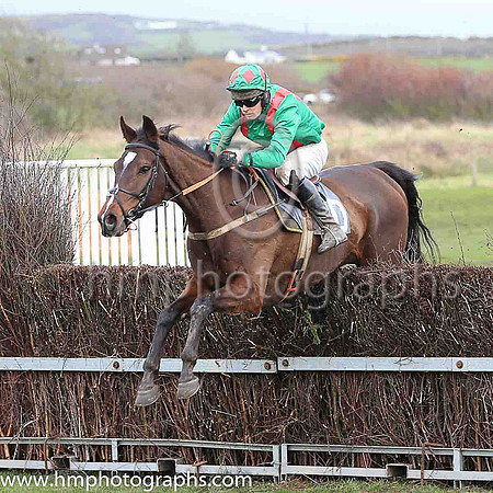 01st PATGARY and M O'Hare ( 20 , EMERALD GREEN,red braces; emerald green sleeves; emerald green cap,red diamonds ) Trainer: Graham McKeever , Owner : Mrs M.E. Hagan