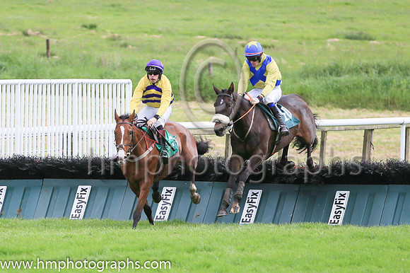 05th I Am Spider Man (7 ,yellow and purple chevrons ) Jockey: R J Condon(7) ,Trainer: Noel C Kelly