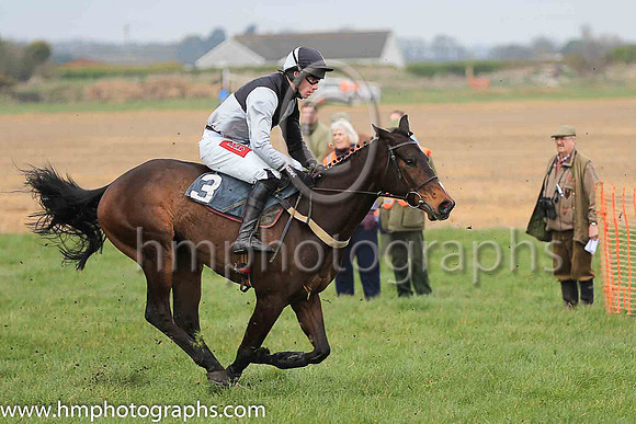 01st TEMPLEPARK (GB) and Derek O'Connor ( 3 ,Antrim (H) - BLACK  WHITE QTD; black  white hlvd sleeves; white cap ) Trainer: Colin S. McKeever , Owner : W.W. Dennison