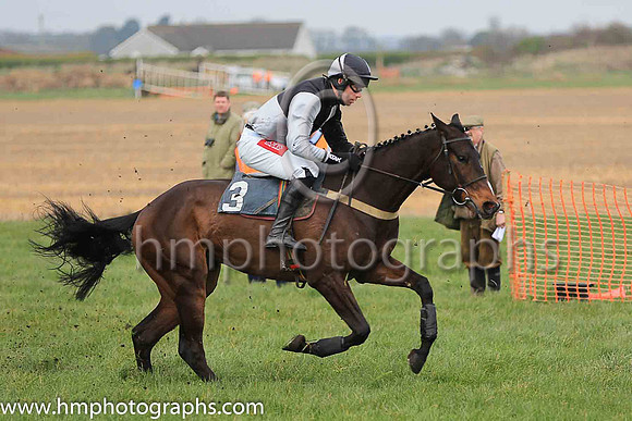 01st TEMPLEPARK (GB) and Derek O'Connor ( 3 ,Antrim (H) - BLACK  WHITE QTD; black  white hlvd sleeves; white cap ) Trainer: Colin S. McKeever , Owner : W.W. Dennison