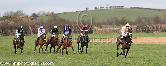 01st TEMPLEPARK (GB) and Derek O'Connor ( 3 ,Antrim (H) - BLACK  WHITE QTD; black  white hlvd sleeves; white cap ) Trainer: Colin S. McKeever , Owner : W.W. Dennison