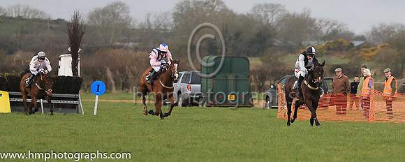 01st TEMPLEPARK (GB) and Derek O'Connor ( 3 ,Antrim (H) - BLACK  WHITE QTD; black  white hlvd sleeves; white cap ) Trainer: Colin S. McKeever , Owner : W.W. Dennison