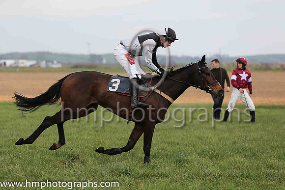 01st TEMPLEPARK (GB) and Derek O'Connor ( 3 ,Antrim (H) - BLACK  WHITE QTD; black  white hlvd sleeves; white cap ) Trainer: Colin S. McKeever , Owner : W.W. Dennison