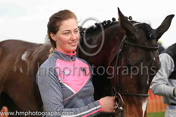01st TEMPLEPARK (GB) and Derek O'Connor ( 3 ,Antrim (H) - BLACK  WHITE QTD; black  white hlvd sleeves; white cap ) Trainer: Colin S. McKeever , Owner : W.W. Dennison