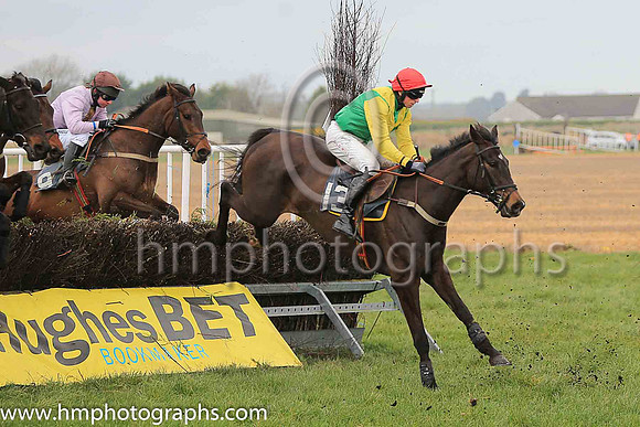 01st SIZING ROME and J J Codd ( 13 , EMERALD GREEN,yellow chevron; yellow sleeves; red cap ) Trainer: J.T.R. Dreaper , Owner : Alan Potts