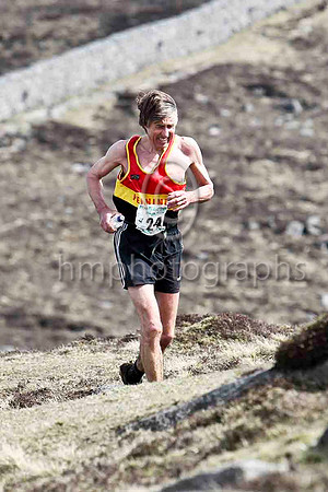 Robert Taylor - Pennine Fell Runners - 97th in 3.09.05 -FT8E1728-e