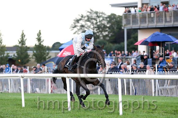 01st Cottersrock ( 2 , white, light blue chevron ) and N. McParlan (5) - Trainer : J.G.Cosgrave - Owner : J.G.Cosgrave