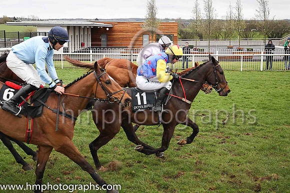 01st Tyrrell's Succes and Mr N McParlan ( 11 , blue, redstars, yellow sleeves ) Trainer - A Stronge , Owner - High Flying Hooves Syndicate