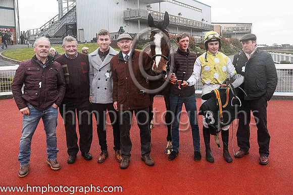 01st Dazzling Sarah and Mr D J Benson ( 3 , white and yellow diamonds ) Trainer - P A Fahy , Owner - James Coen