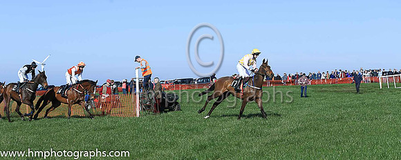 04th HOME PLACE and M J O'Hare ( 17 , PINK  YELLOW CHECK; pink sleeves; yellow cap ) Trainer: Warren Ewing,, Owner : Warren Ewing