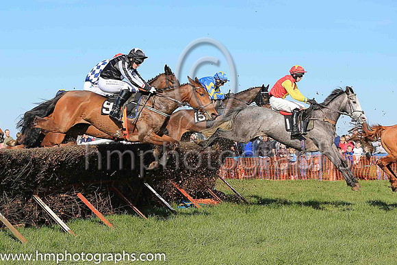 03rd NOBODYDOESITBETTER (GB) and R James ( 9 , BLACK,white disc; black  white striped sleeves; black cap,white star ) Trainer: Colin S. McKeever , Owner : Colin S. McKeever