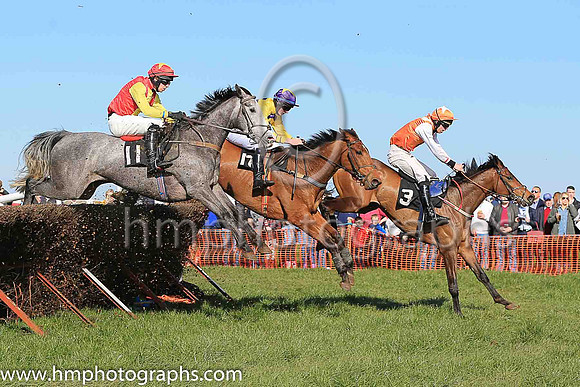 04th CHARIOT WARRIOR and P McGuigan ( 11 , RED,yellow panel; yellow sleeves; red cap,yellow star ) Trainer: Robert Brown Kerr , Owner : James Brown Kerr
