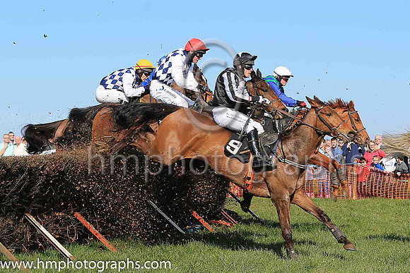 03rd NOBODYDOESITBETTER (GB) and R James ( 9 , BLACK,white disc; black  white striped sleeves; black cap,white star ) Trainer: Colin S. McKeever , Owner : Colin S. McKeever