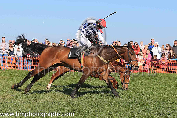 01st MANETTI and N McParlan ( 1 , NAVY  WHITE DIAMONDS; white sleeves; red cap ) Trainer: I. R. Ferguson,, Owner : R.A. Bartlett