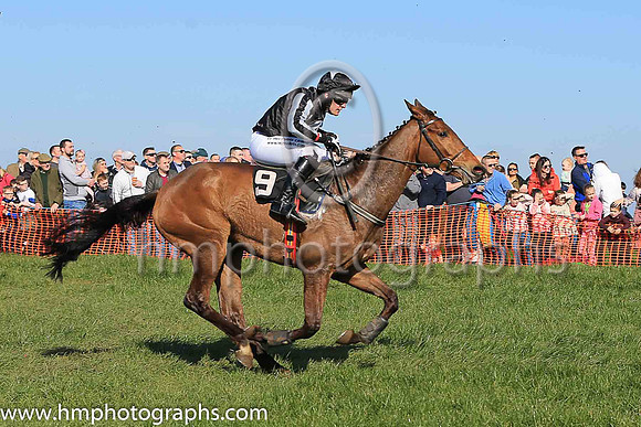 03rd NOBODYDOESITBETTER (GB) and R James ( 9 , BLACK,white disc; black  white striped sleeves; black cap,white star ) Trainer: Colin S. McKeever , Owner : Colin S. McKeever