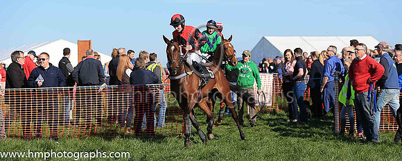 COURT IN FLIGHT and S P Kelly ( 5 , RED,black triple diamond; black sleeves,red stars; black cap,red star ) Trainer: Ben Arthey,, Owner : Ben Arthey