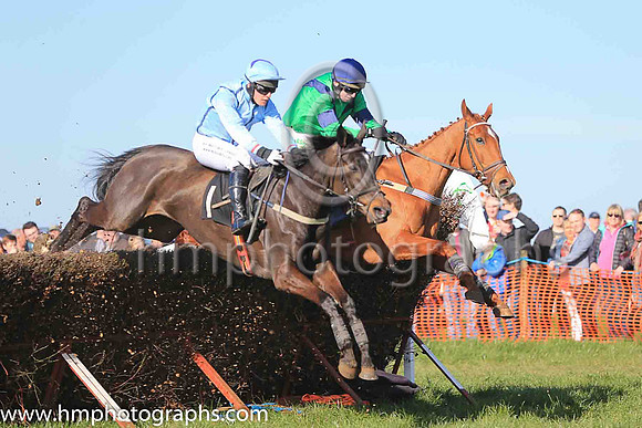 04th CRAWFORDS MILL and R James ( 1 , LIGHT BLUE,navy seams; light blue sleeves; light blue cap,purple star ) Trainer: S.R.B. Crawford , Owner : S.R.B. Crawford