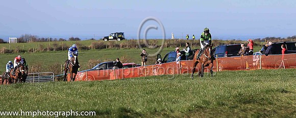 01st GLENMONA and M J O'Hare ( 6 , LIGHT GREEN,black star; black sleeves,light green armlet; black  light green hooped cap ) Trainer: Gerald Quinn , Owner : McKay, Kieran