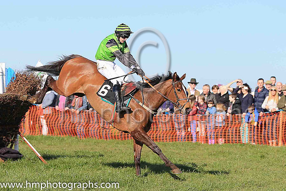 01st GLENMONA and M J O'Hare ( 6 , LIGHT GREEN,black star; black sleeves,light green armlet; black  light green hooped cap ) Trainer: Gerald Quinn , Owner : McKay, Kieran