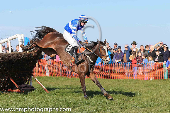 02nd LITTLE MILLIE and A J Fox ( 9 , ROYAL BLUE,white hoop; royal blue  white hooped sleeves; royal blue  white hooped cap ) Trainer: Matthew G. Quinn , Owner : John A. McNally