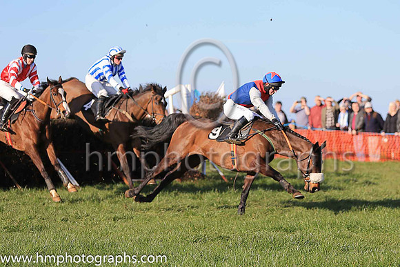 04th UNIVERSAL WREN and N McParlan ( 9 , RED,blue diabolo; grey sleeves; blue cap,red star ) Trainer: I. R. Ferguson , Owner : Philip McBurney