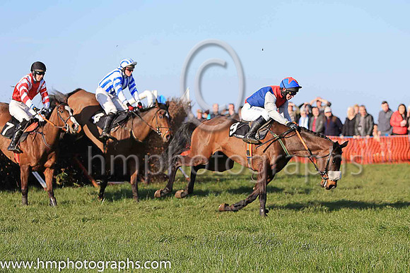 04th UNIVERSAL WREN and N McParlan ( 9 , RED,blue diabolo; grey sleeves; blue cap,red star ) Trainer: I. R. Ferguson , Owner : Philip McBurney