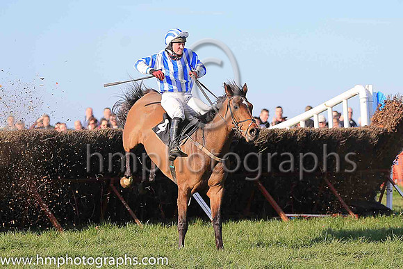 02nd FRANCIE GWYNNE and J Cresswell ( 4 , WHITE  ROYAL BLUE STRIPES; white sleeves,royal blue chevrons; white  royal blue striped cap ) Trainer: Gary McGill , Owner : David G. Paul