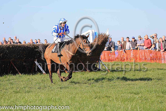 02nd FRANCIE GWYNNE and J Cresswell ( 4 , WHITE  ROYAL BLUE STRIPES; white sleeves,royal blue chevrons; white  royal blue striped cap ) Trainer: Gary McGill , Owner : David G. Paul