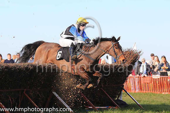 01st ROSSAMILAN and l O'Carroll ( 6 , BLACK,white cross belts; blue sleeves; yellow cap ) Trainer: Paul McAleese , Owner : Laura McAleese