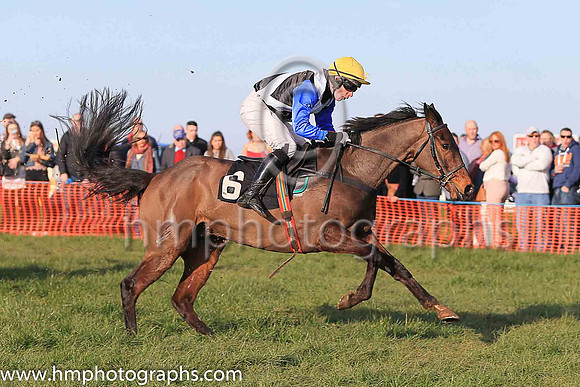 01st ROSSAMILAN and l O'Carroll ( 6 , BLACK,white cross belts; blue sleeves; yellow cap ) Trainer: Paul McAleese , Owner : Laura McAleese