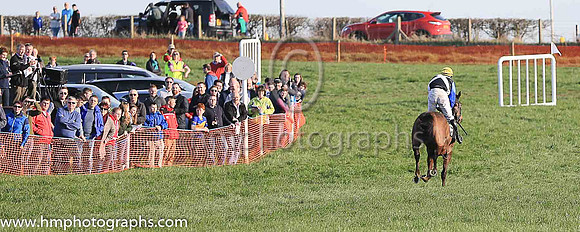 01st ROSSAMILAN and l O'Carroll ( 6 , BLACK,white cross belts; blue sleeves; yellow cap ) Trainer: Paul McAleese , Owner : Laura McAleese