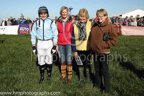 04th CRAWFORDS MILL and R James ( 1 , LIGHT BLUE,navy seams; light blue sleeves; light blue cap,purple star ) Trainer: S.R.B. Crawford , Owner : S.R.B. Crawford