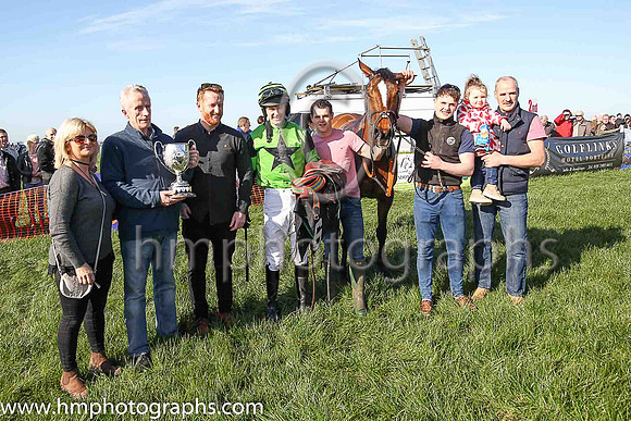 01st GLENMONA and M J O'Hare ( 6 , LIGHT GREEN,black star; black sleeves,light green armlet; black  light green hooped cap ) Trainer: Gerald Quinn , Owner : McKay, Kieran