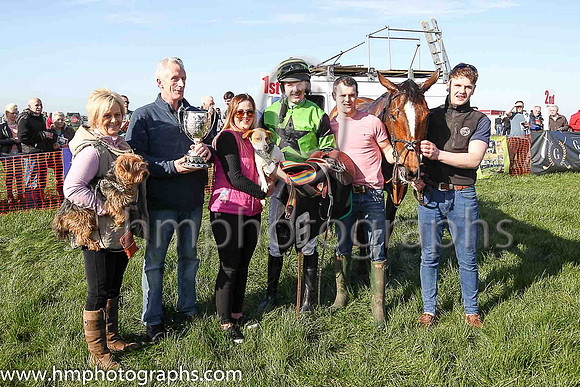 01st GLENMONA and M J O'Hare ( 6 , LIGHT GREEN,black star; black sleeves,light green armlet; black  light green hooped cap ) Trainer: Gerald Quinn , Owner : McKay, Kieran