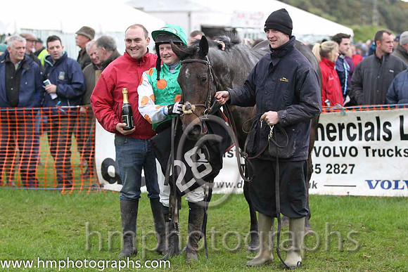 01 Lawless Island & R A Latta - winner (28, emerald green, orange spots) - FT8E9420-66
