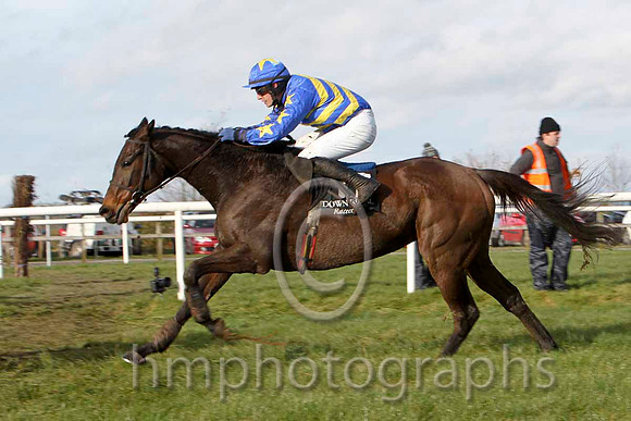9 Clash Rebel & P Townend - 9th (17, royal blue and yellow chevrons) - FT8E7892-e2