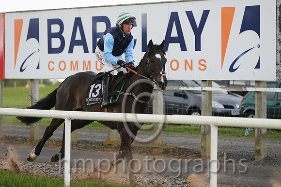 01st New World (GB) ( 13 , blue, light blue sleeves ) and R.M. Power - Trainer : Keith Henry Clarke - Owner : Mrs S.N.J. Embiricos