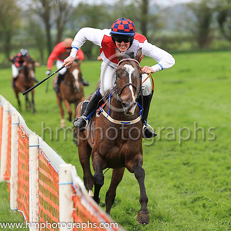 01st BETTER B QUICK and A V Walsh ( 2 , RED  WHITE QTD; white sleeves; blue  red check cap ) Trainer: Ashleigh Murphy , Owner : Michael R. Murphy