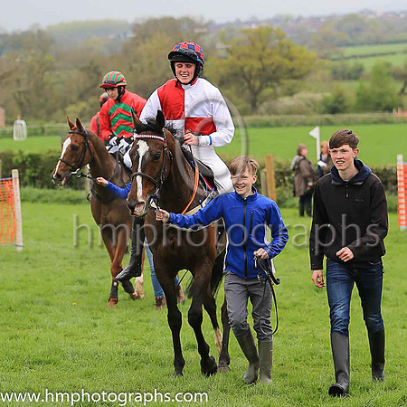 01st BETTER B QUICK and A V Walsh ( 2 , RED  WHITE QTD; white sleeves; blue  red check cap ) Trainer: Ashleigh Murphy , Owner : Michael R. Murphy