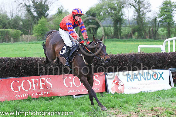HOWWOULDSHENO and J Cresswell ( 3 , RED,purple cross of lorraine; red  purple hooped sleeves; red  purple striped cap ) Trainer: Liam Lennon , Owner : Eugene Ryan