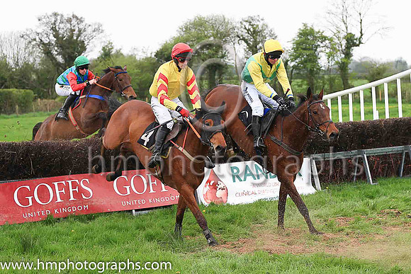 01st HOLYCROSS LITO and N McParlan ( 2 , YELLOW,emerald green diabolo; yellow sleeves; yellow cap ) Trainer: Sean McParlan,, Owner : Sean McParlan