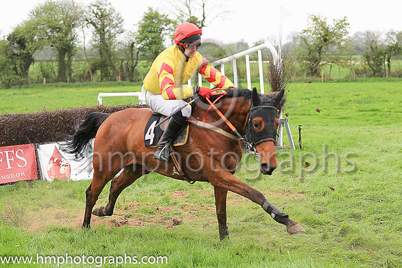 03rd LOGGAN LADY and B J Walsh ( 4 , YELLOW; yellow sleeves,red chevrons; red cap ) Trainer: John Patrick Walsh , Owner : John Patrick Walsh