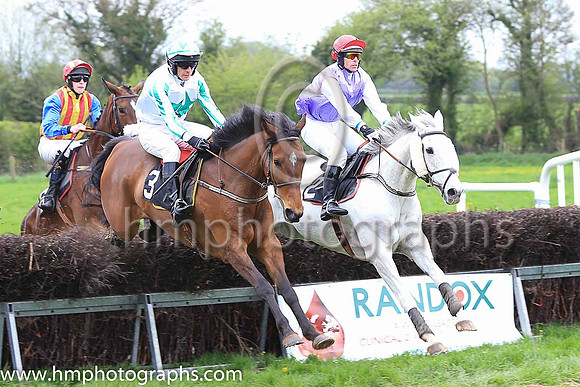 02nd ISLE ROAD and R A Devine ( 3 , WHITE,green star; white  green striped sleeves; white cap,green diamonds ) Trainer: Jason Cairns , Owner : Frank McClean